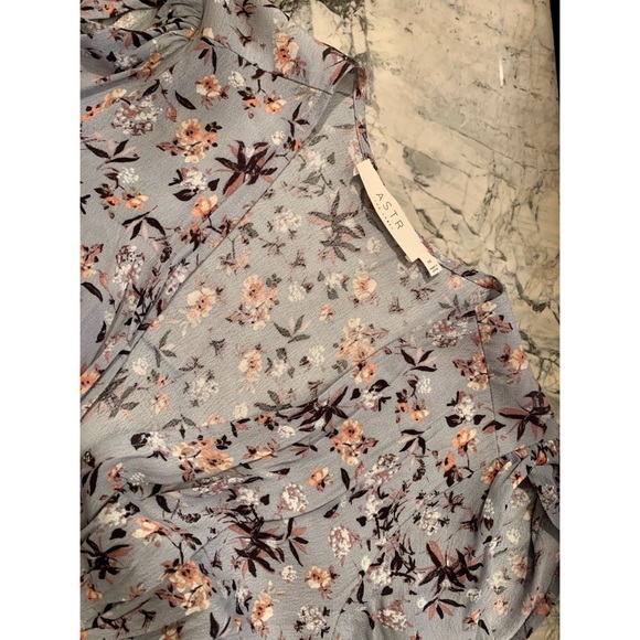 ASTR The Label floral print wrap dress - Picture 6 of 7